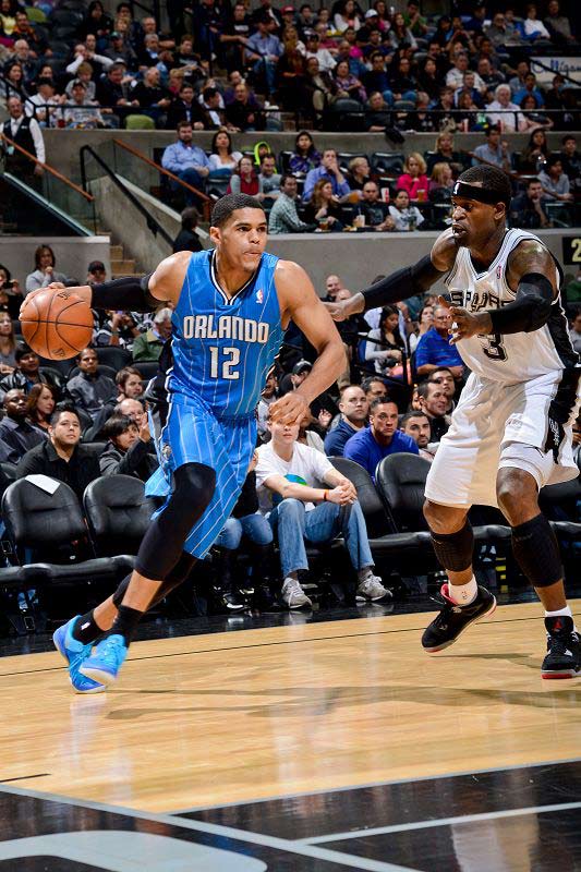 黑猫需要两 黑猫需要两